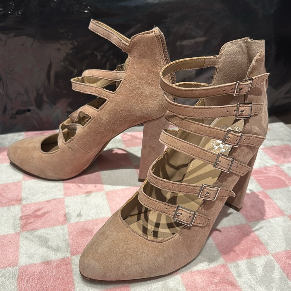 Vince Camuto nude Shoes Woman’s Size 7